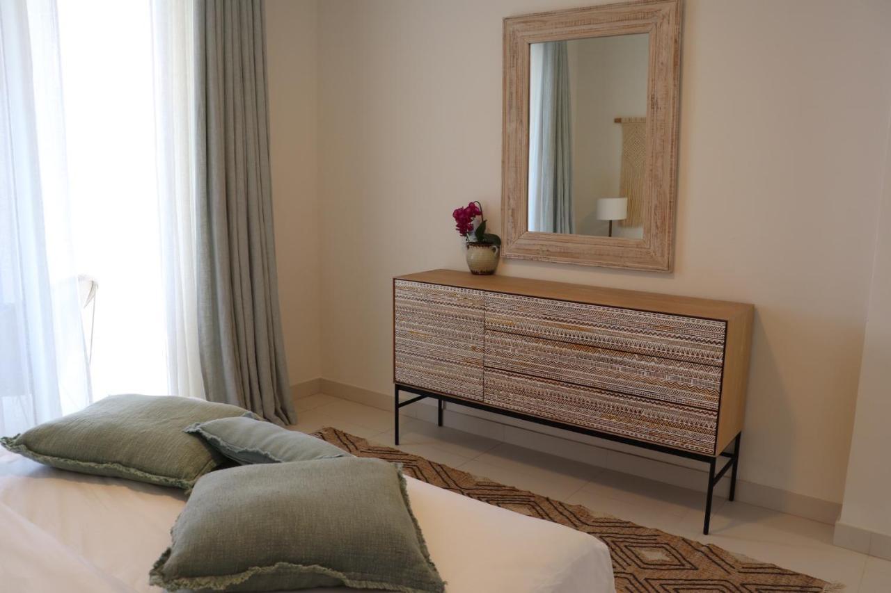 Cloud 7 Residences Ayla Akaba Exterior foto A modern dresser