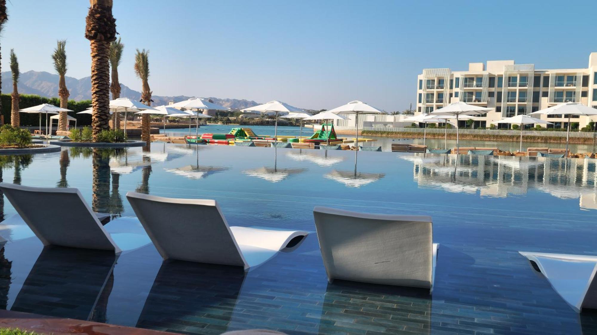 Cloud 7 Residences Ayla Akaba Exterior foto The resort's lagoon